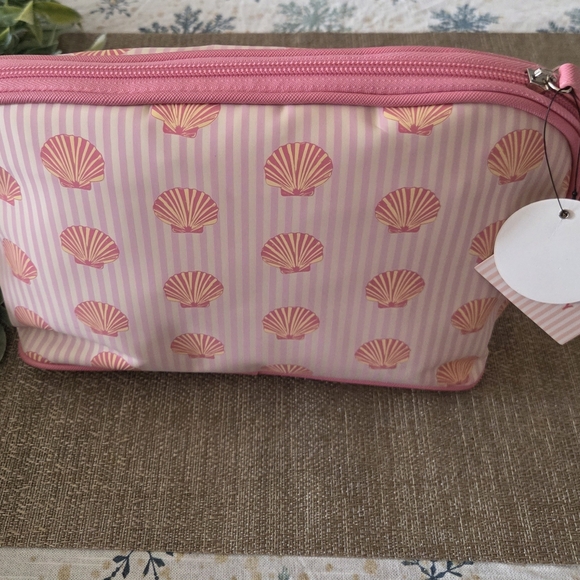 Pink Shell Pattern Cosmetic Bag - Picture 2 of 3